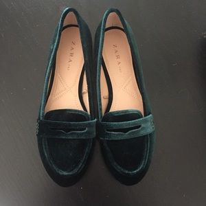 Zara dark green velvet loafers!! Size 38.